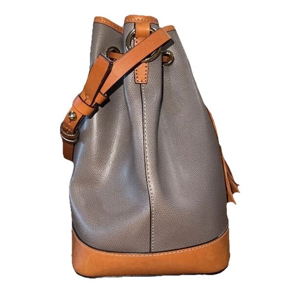 Dooney & Bourke Claremont Pebble Leather Drawstring Bucket Bag Gray Tan Tassel - Picture 3 of 9